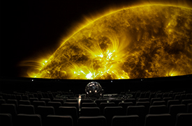 Projektion der Sonnenoberfläche im Planetariumssaal des Zeiss-Großplanetariums © SPB / Foto: Natalie Toczek 
