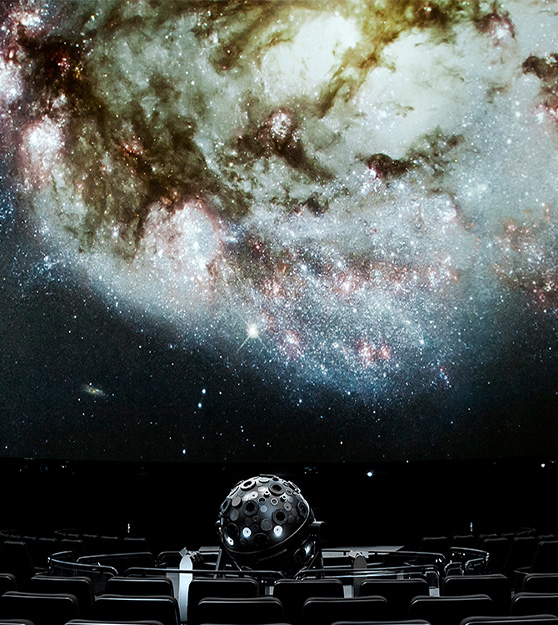 Sternenhimmelprojektion im Planetariumssaal