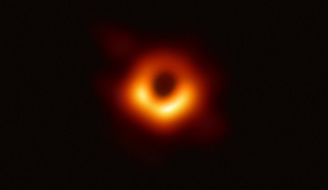 Die Aufnahme zeigt den Ereignishorizont eines Schwarzen Lochs, aus dem nichts mehr entkommen kann. © Event Horizon Telescope (EHT) Collaboration