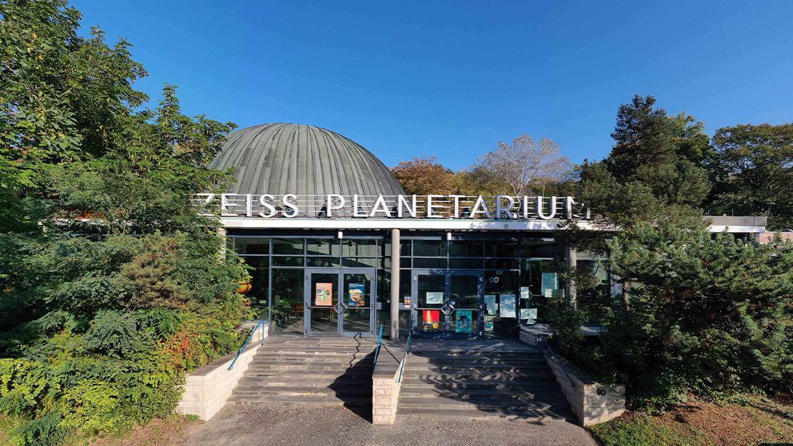 Außenansicht Planetarium am Insulaner