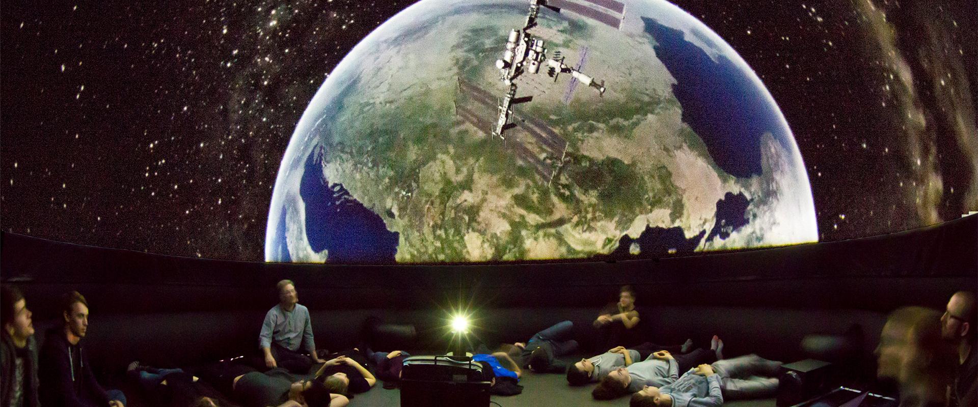INTENSE - Das mobile Wissenschaftstheater für Berliner Schulen | Stiftung  Planetarium Berlin