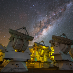  Atacama Large Millimeter/Submillimeter Array (ALMA) © Y. Beletsky (LCO)/ESO