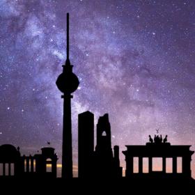 Berliner Skyline bei Nacht © FluxFM