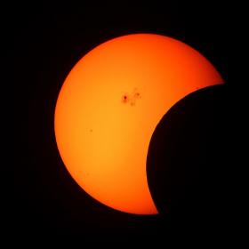 Foto einer partiellen Sonnenfinsternis | © pxhere 