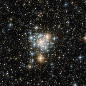 The Toucan and the cluster © ESA/Hubble & NASA 