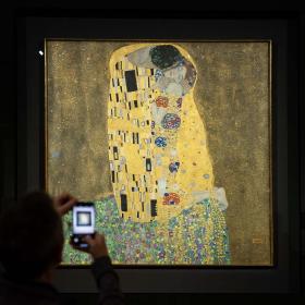 Filmstill "Klimt and The Kiss" © David Bickerstaff